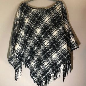 Polo classic black and ecru poncho